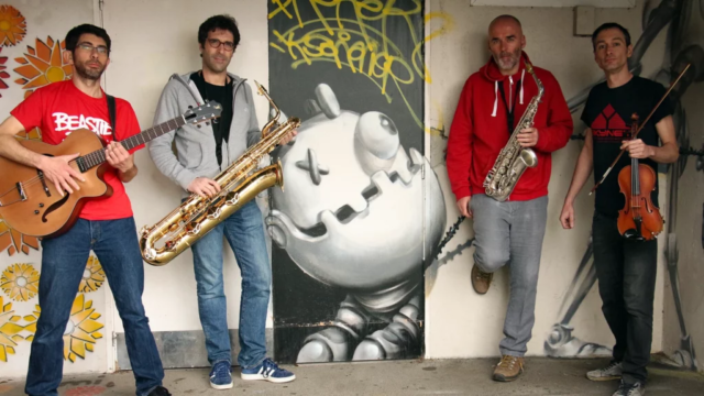 Swing Uppercut à la centrifugeuz avec Vihuela Deshogues au violon, Anthony Marie à la guitare, Marc Le Berre au saxophone Baryton et Patrick Martin au saxophone alto