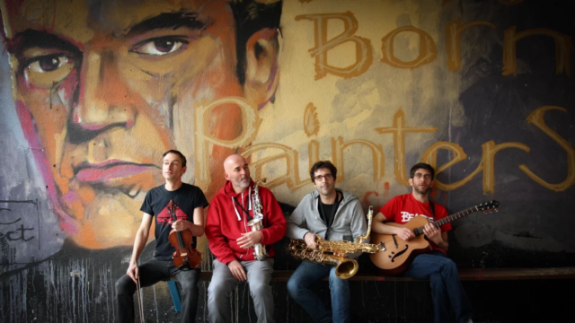 Swing Uppercut à la centrifugeuz avec Vihuela Deshogues au violon, Anthony Marie à la guitare, Marc Le Berre au saxophone Baryton et Patrick Martin au saxophone alto