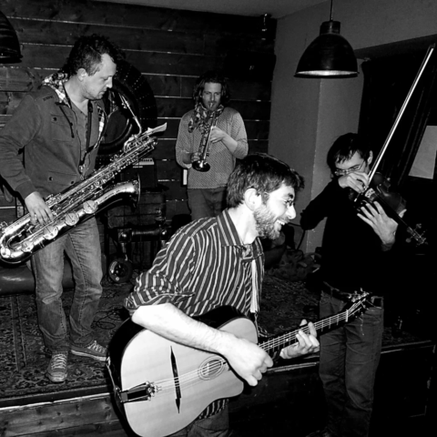Swing Uppercut avec Adrien Faure à la trompette et Arnaud Grassin au saxophone baryton