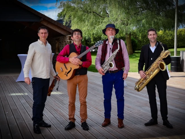 Swing Uppercut en concert lors d’un vin d’honneur en 2024